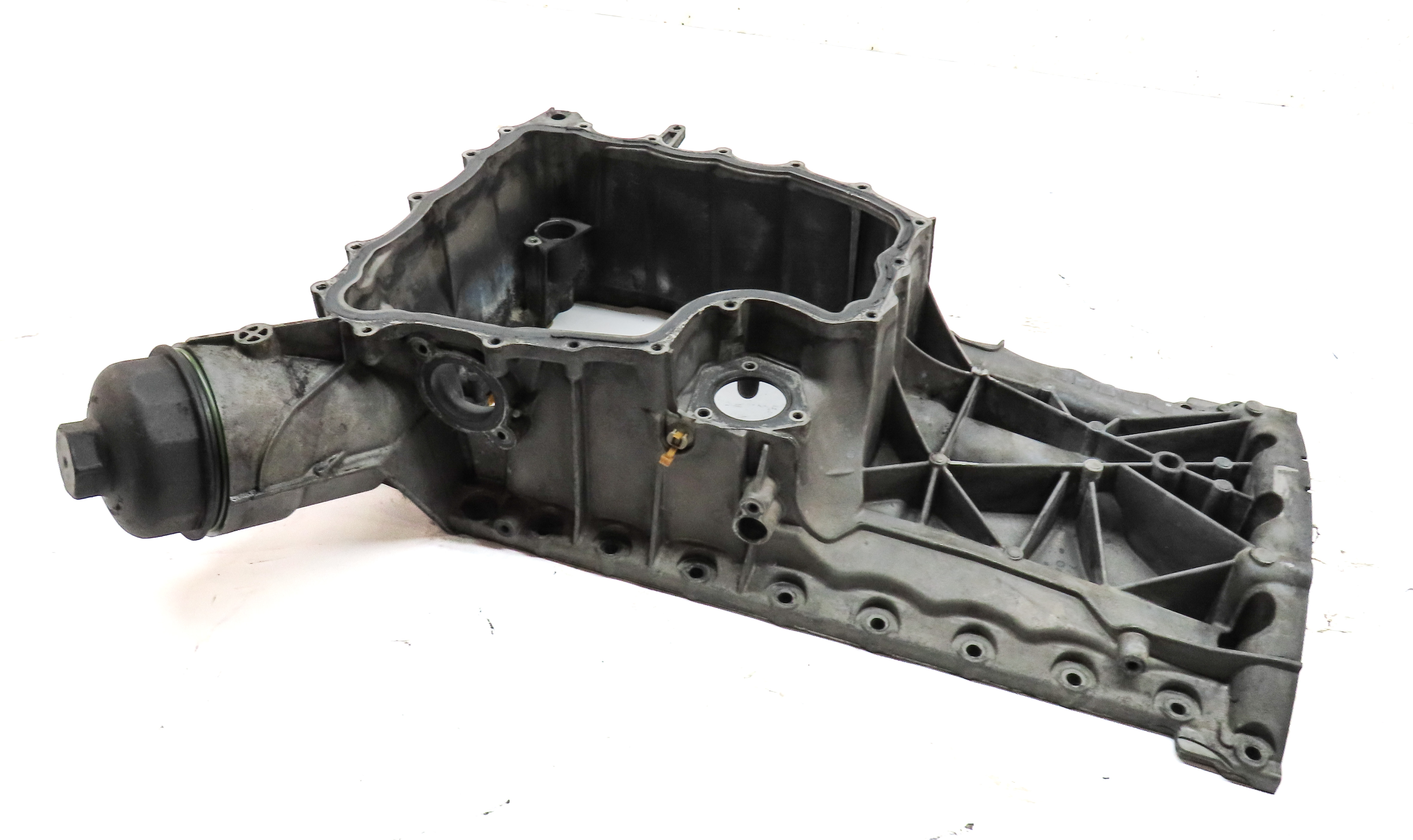 2011-2018 PORSCHE CAYENNE (958) 4.8L (M48.52) TURBO UPPER ENGINE OIL PAN — exact item pictured